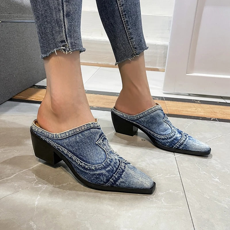 Damen - Schicke Denim Stiefeletten - Trendige Absätze - Stilvolle Schuhmode für jeden Anlass