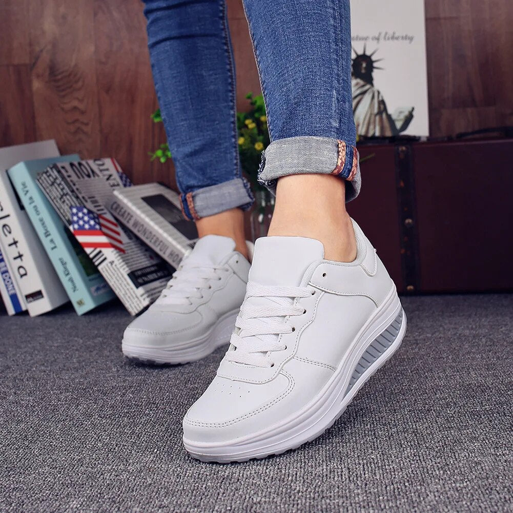 Damen - Stylische Plateau-Sneakers - Bequem und Trendy - Perfekte Wahl für Alltag und Freizeit