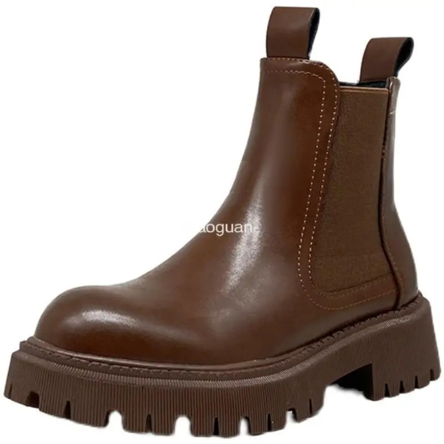 Damen Boots aus Leder mit robuster Sohle