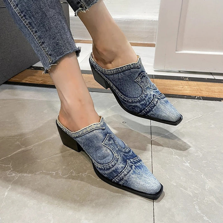 Damen - Schicke Denim Stiefeletten - Trendige Absätze - Stilvolle Schuhmode für jeden Anlass