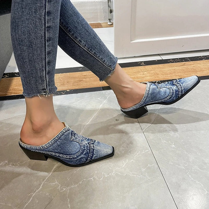 Damen - Schicke Denim Stiefeletten - Trendige Absätze - Stilvolle Schuhmode für jeden Anlass