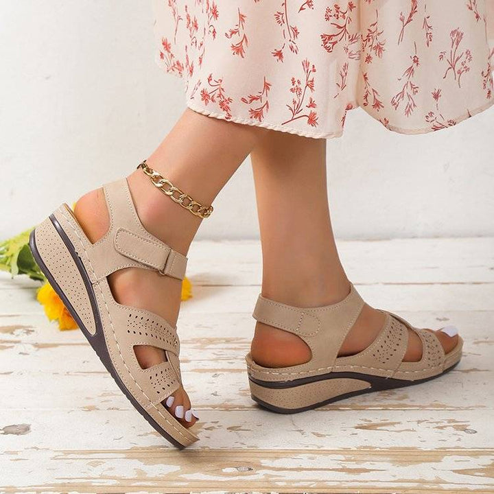 Damen - Stylische Keilsandalen - Bequeme Passform - Ideal für den Sommer - Trendige Sandaletten