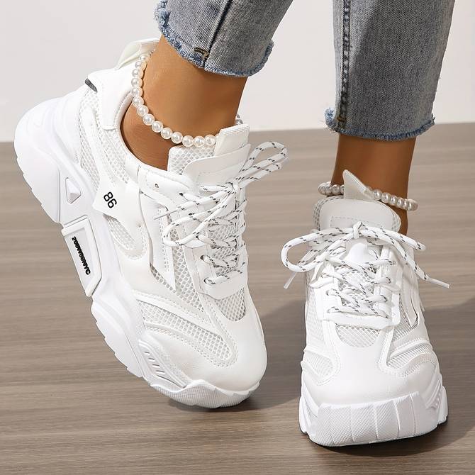 Damen - Weiße Turnschuhe - Atmungsaktives Material - Sportliche Sneaker für Komfort und Stil