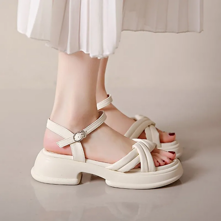 Damen - Plateau Sandalen - Komfortable Kreuzriemen - Trendige Sommer-Schuhe für stilvolle Outfits