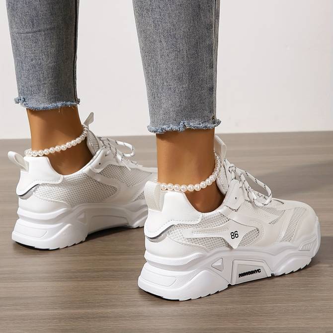 Damen - Weiße Turnschuhe - Atmungsaktives Material - Sportliche Sneaker für Komfort und Stil