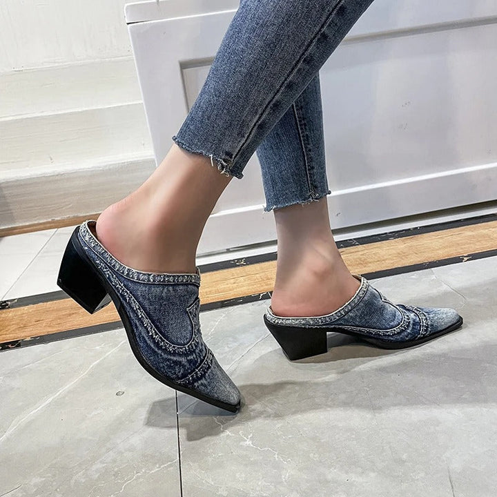 Damen - Schicke Denim Stiefeletten - Trendige Absätze - Stilvolle Schuhmode für jeden Anlass