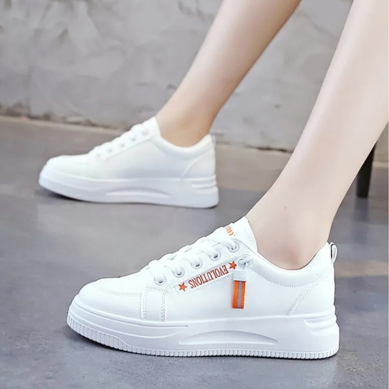 Damen - Stilvolle Weiße Sneakers - Komfortable Schuhe - Modischer Freizeitlook - Ideal für jeden Anlass