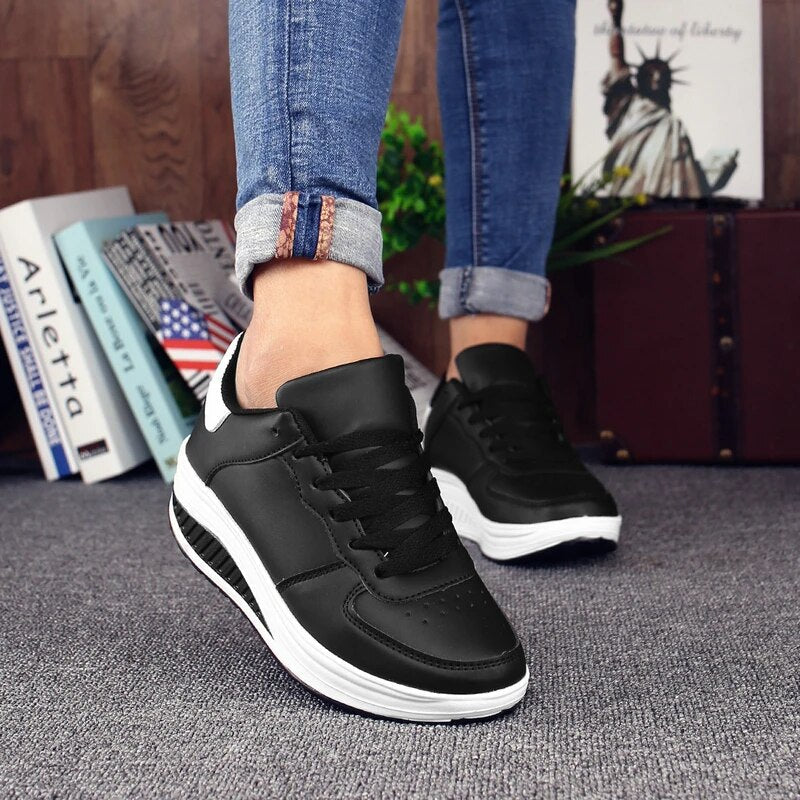 Damen - Stylische Plateau-Sneakers - Bequem und Trendy - Perfekte Wahl für Alltag und Freizeit