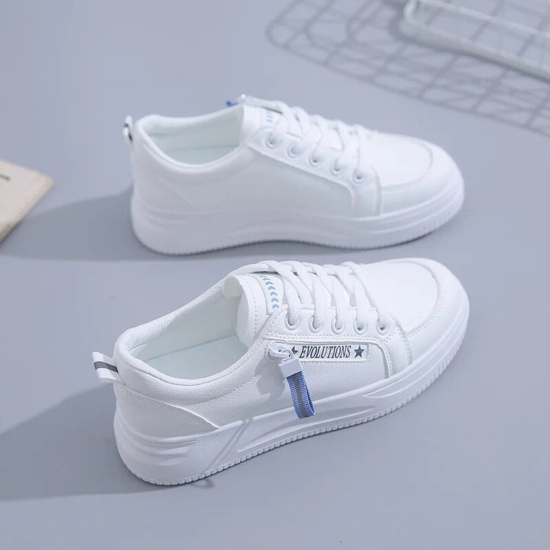 Damen - Stilvolle Weiße Sneakers - Komfortable Schuhe - Modischer Freizeitlook - Ideal für jeden Anlass