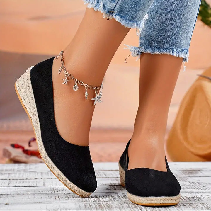 Damen - Espadrilles - Einfarbige Slip-On mit Keilabsatz - Bequeme Sommer-Schuhmode