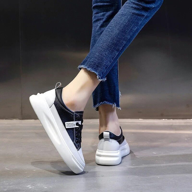 Damen - Sneakers - Elegante Leder-Sneakers für stilbewusste Looks - Authentisch und Bequem