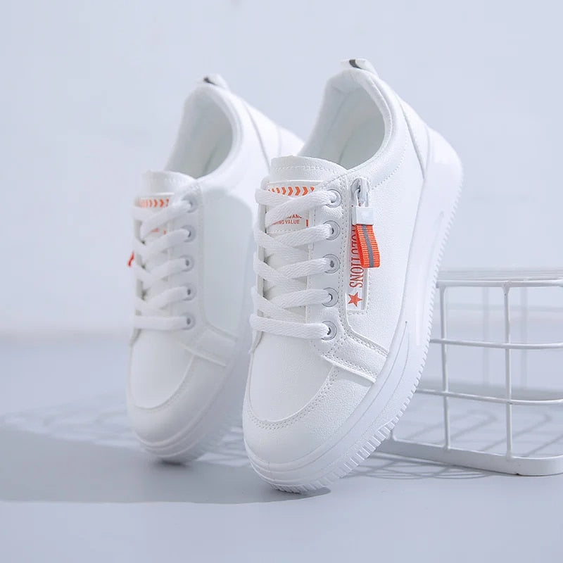 Damen - Stilvolle Weiße Sneakers - Komfortable Schuhe - Modischer Freizeitlook - Ideal für jeden Anlass