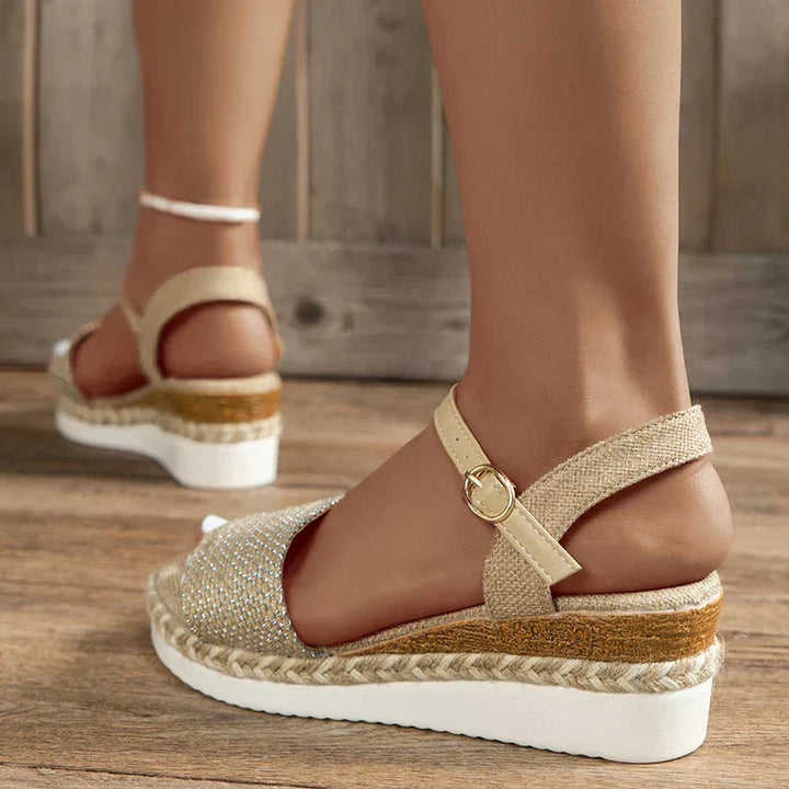 Damen - Stylische Keilabsatzsandalen - Bequem und schick - Ideal für den Sommer