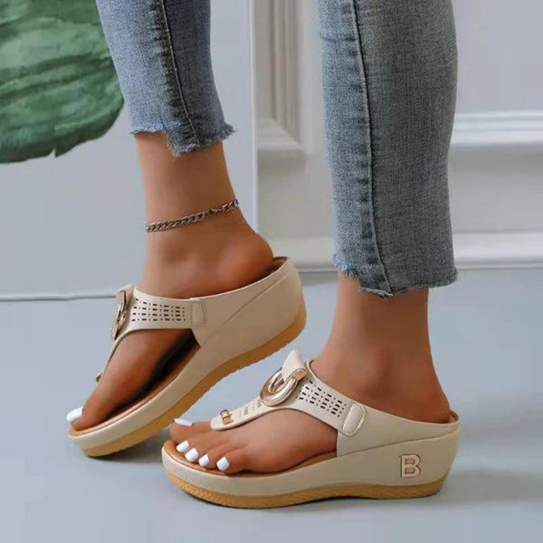 Damen - Sandalen - Bequeme Leder-Sandalen mit verstellbarem Riemen - Perfekt für den Sommer