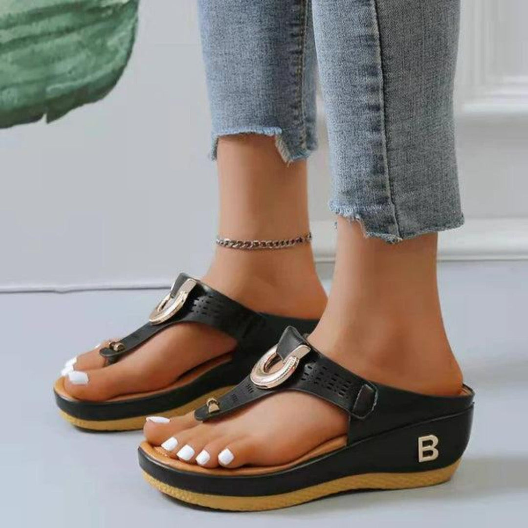 Damen - Sandalen - Bequeme Leder-Sandalen mit verstellbarem Riemen - Perfekt für den Sommer