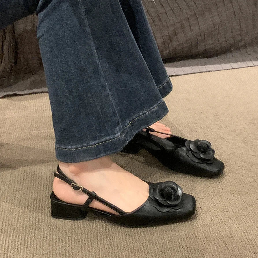 Lage Hakken Gespen Vierkante Sandalen