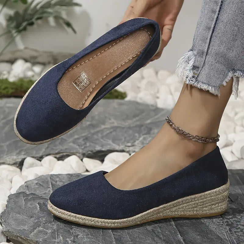 Damen - Espadrilles - Einfarbige Slip-On mit Keilabsatz - Bequeme Sommer-Schuhmode