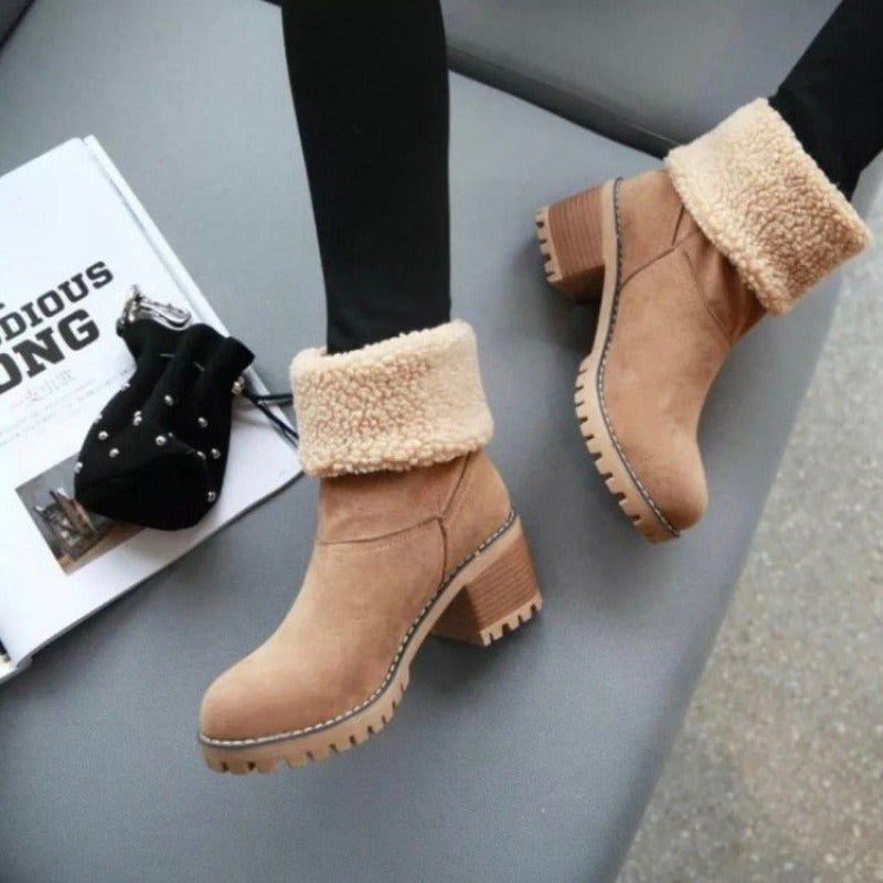 Damen - Stiefelette mit Absatz und Fell - Modischer Schuh für kalte Tage - Trendy und bequem